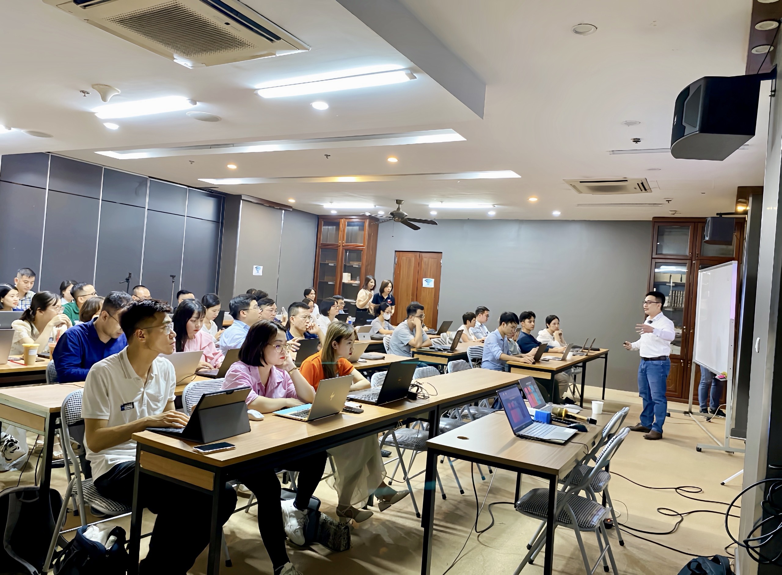 Workshop AI tự động hóa bán hàng, chăm sóc khách hàng, kinh doanh